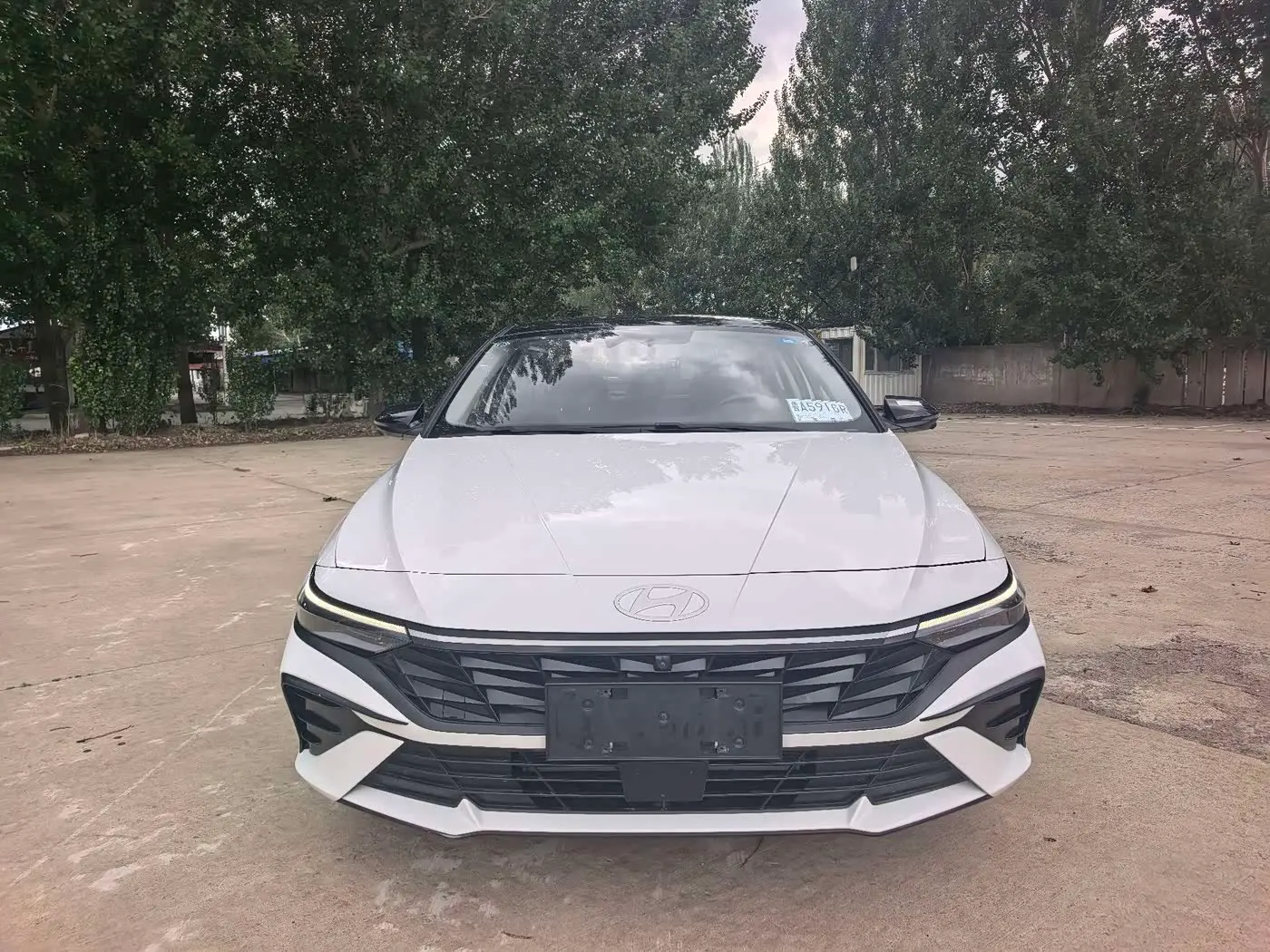 Hyundai Elantra 2023 — Şəkil 2/20