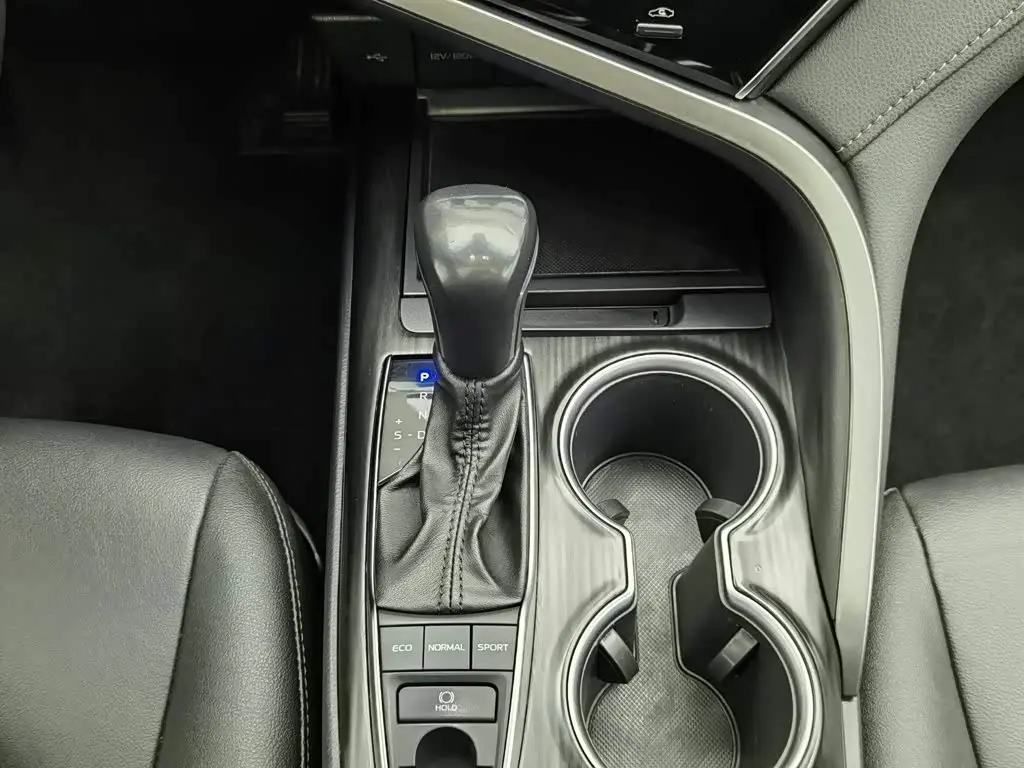 Toyota Camry 2021 — Photo 13/20