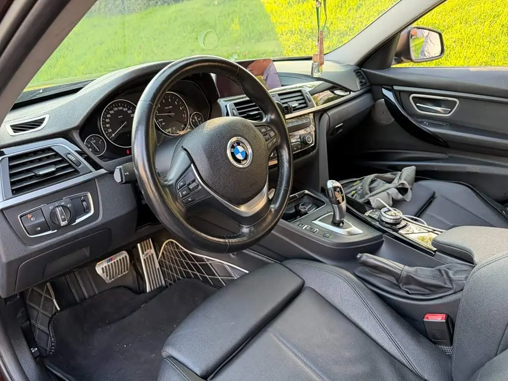 BMW 3 Series 2018 — Фото 7/14