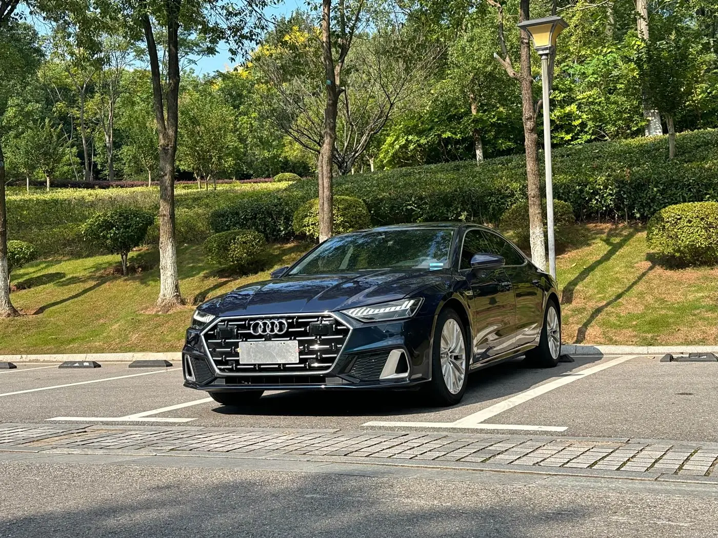 Audi A7L 2024 — Фото 2/11
