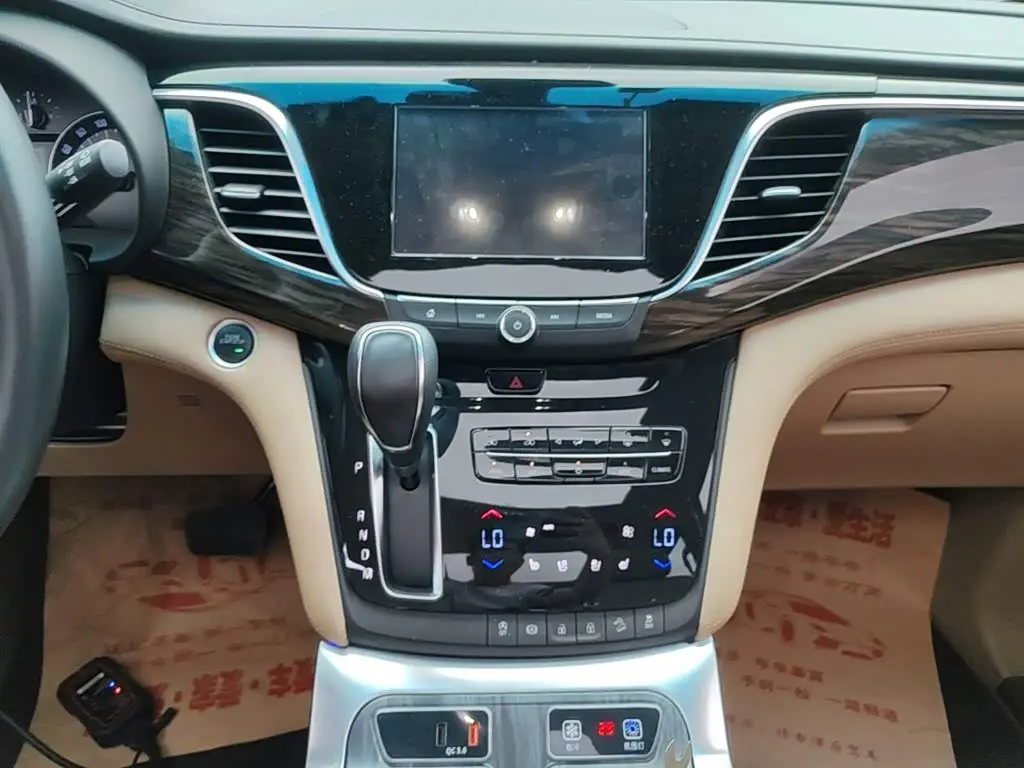 Buick GL8 2020 — Photo 13/20