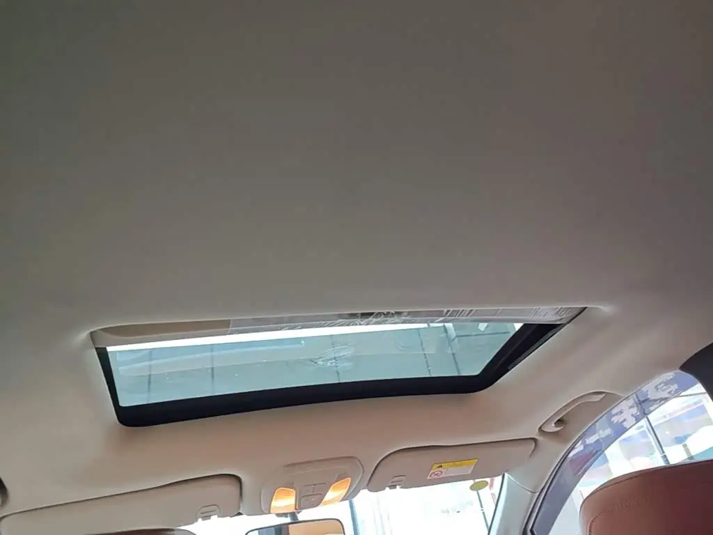 SAIC Maxus Maxus G50 PHEV 2025 — Фото 18/20