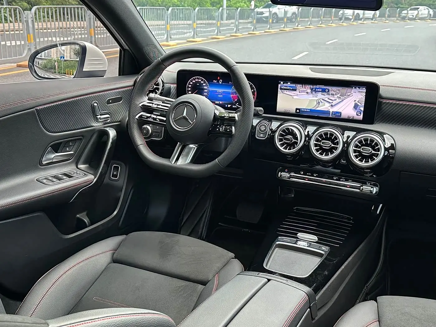 Mercedes-Benz A-Class 2025 — Фото 12/19