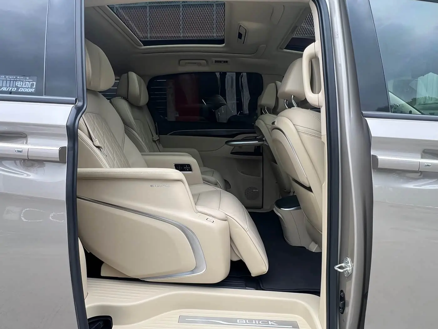 Buick GL8 2022 — Photo 16/18