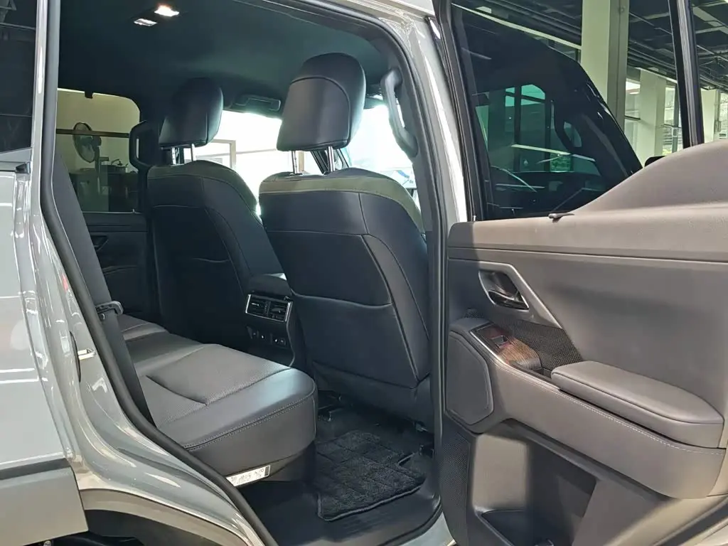 Lexus GX 2025 — Фото 19/20