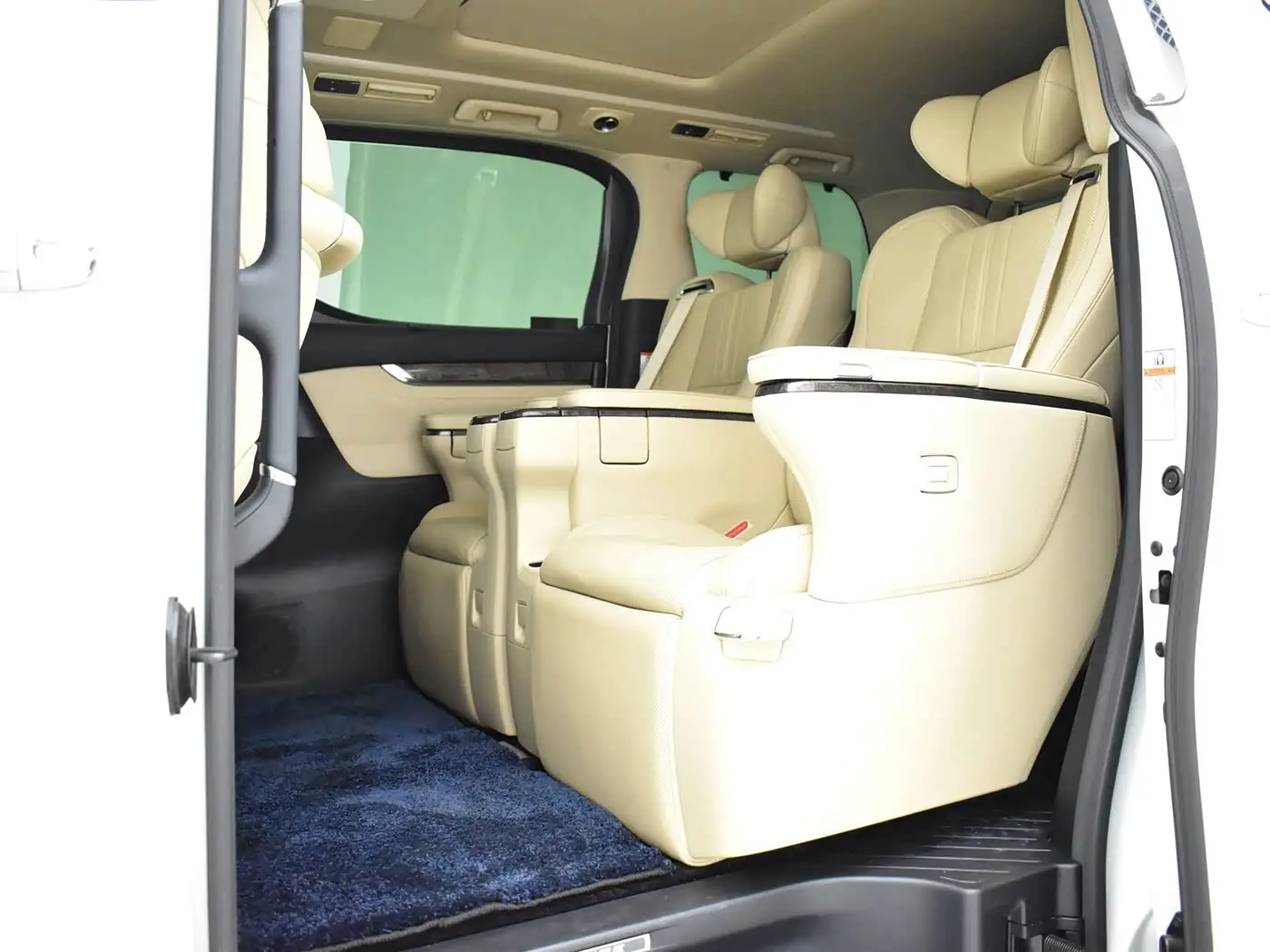 Toyota Vellfire 2021 — Photo 18/20