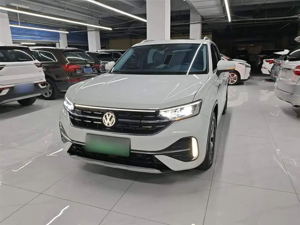 Volkswagen Tayron GTE Plug-in Hybrid 2023 — Фото 2/20