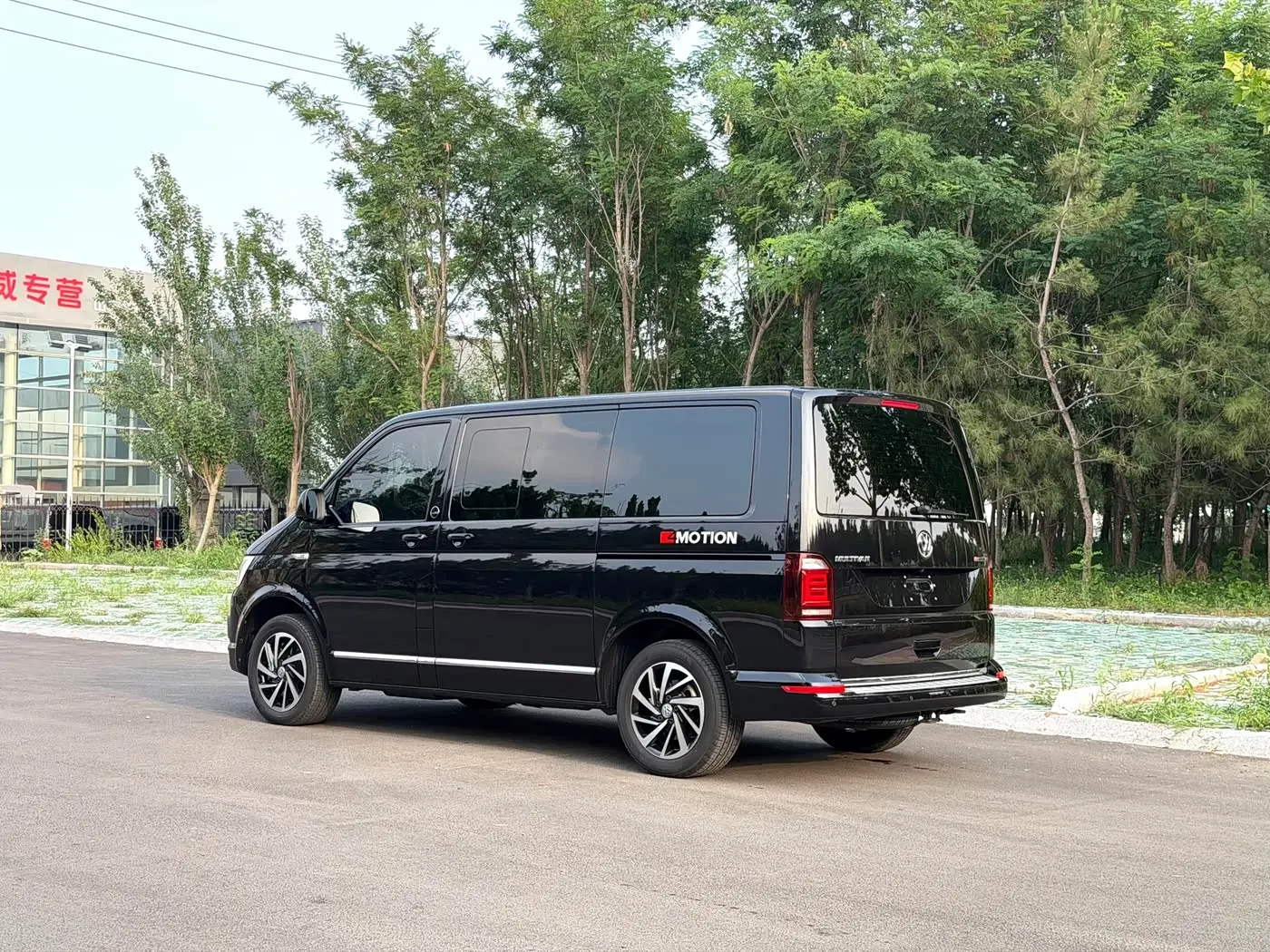 Volkswagen Multivan 2019 — Фото 5/20