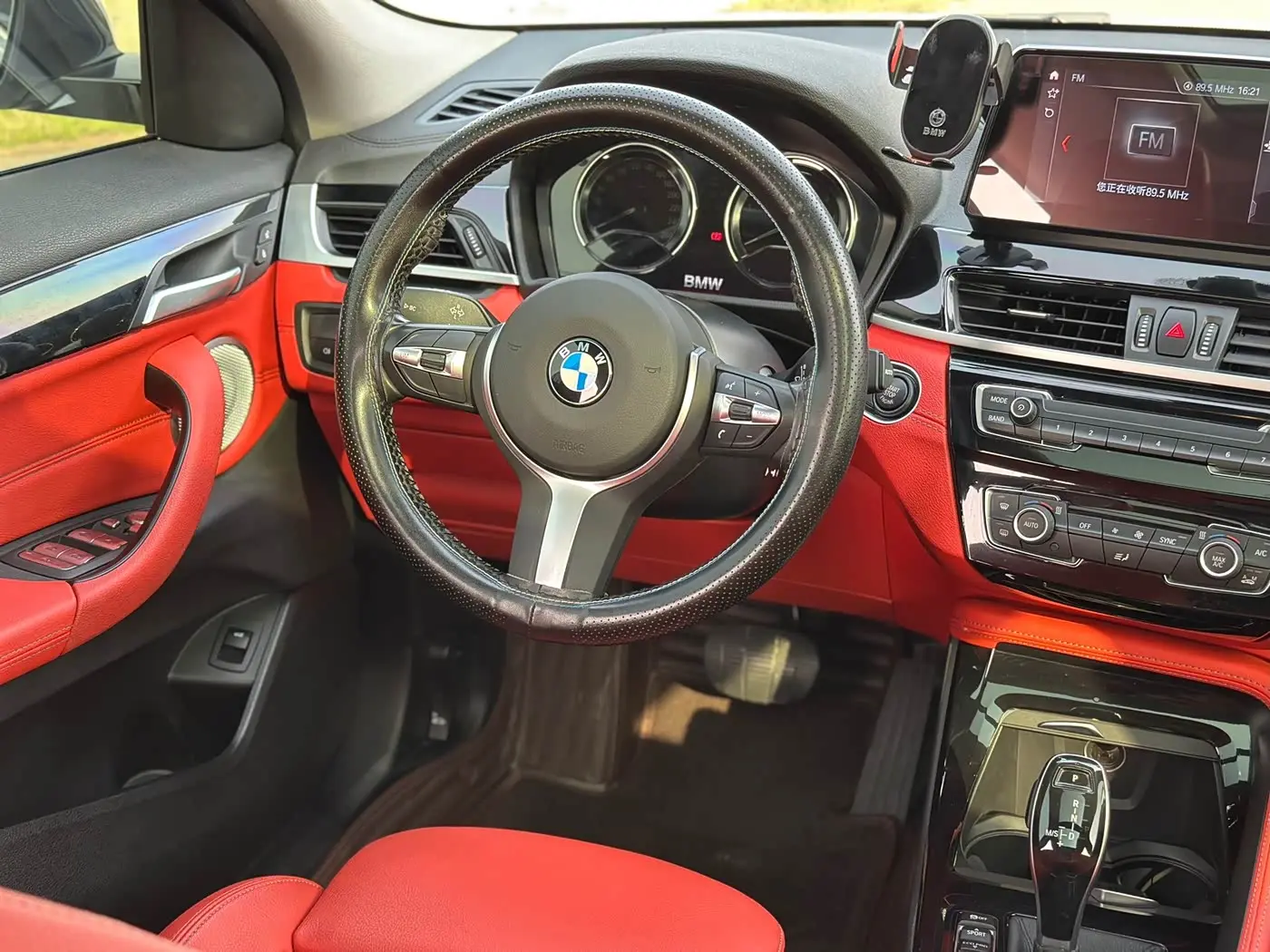 BMW X2 2021 — Фото 8/20