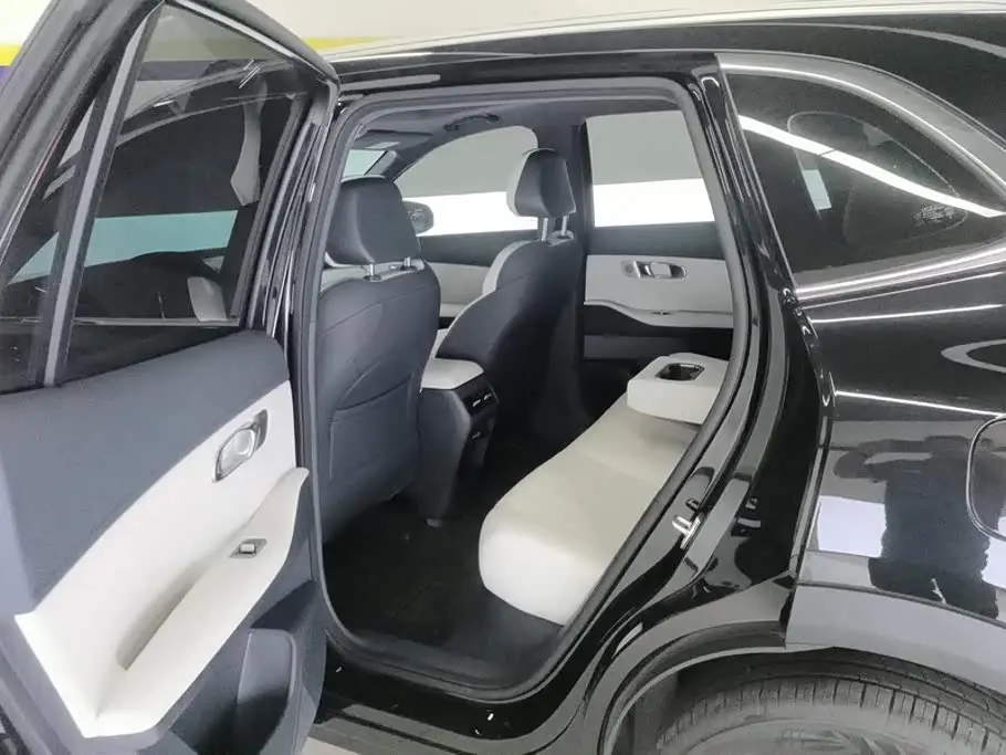 Geely Galaxy Galaxy Starship 7 EM-i 2025 — Photo 11/16