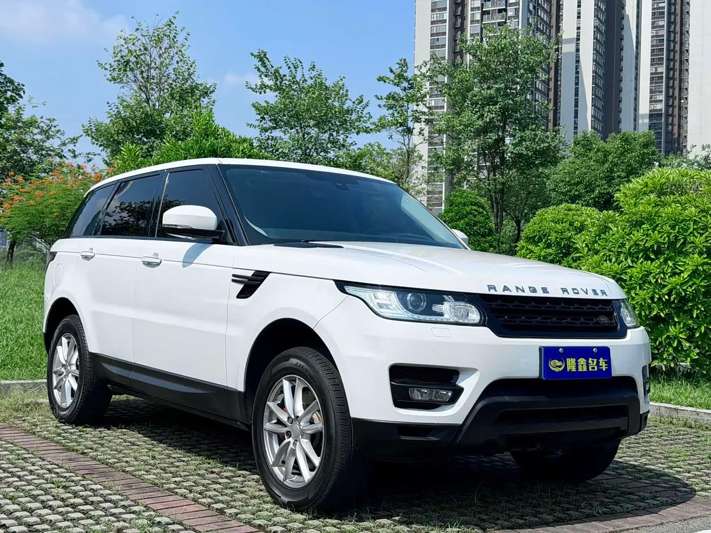 Land Rover Range Rover Sport 2016 — Фото 3/20