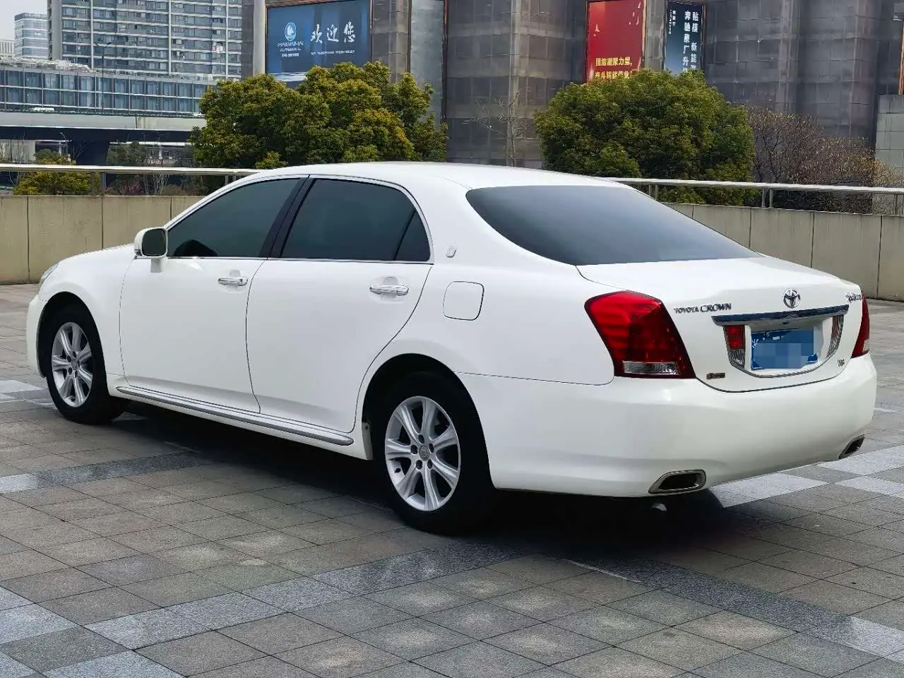 Toyota Crown 2010 — Photo 5/18