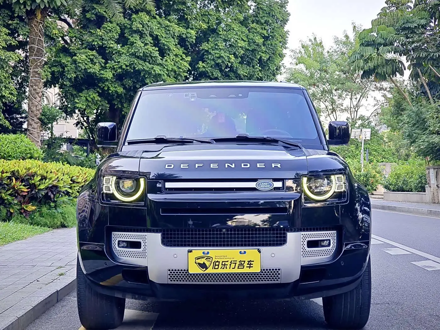 Land Rover Defender 2023 — Photo 3/20
