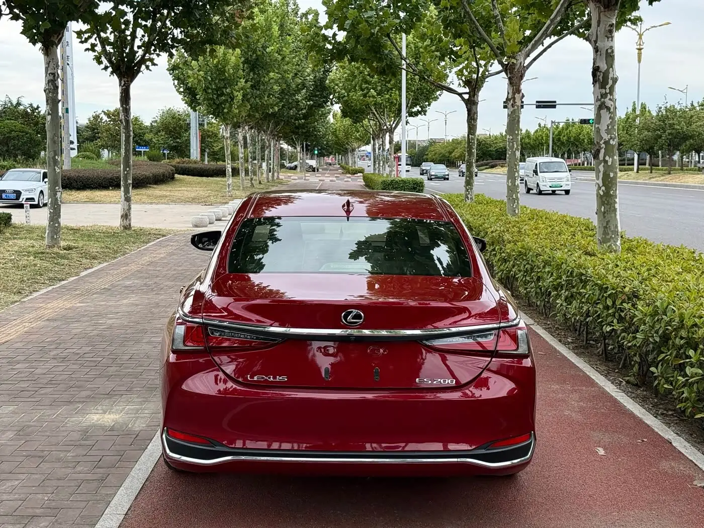 Lexus ES 2018 — Фото 4/9