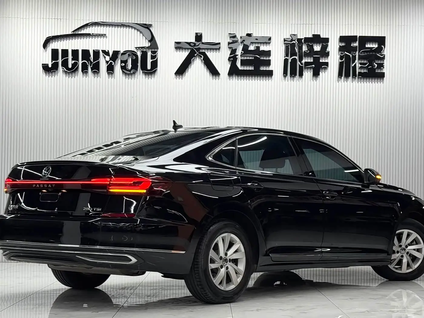Volkswagen Passat 2023 — Фото 4/20