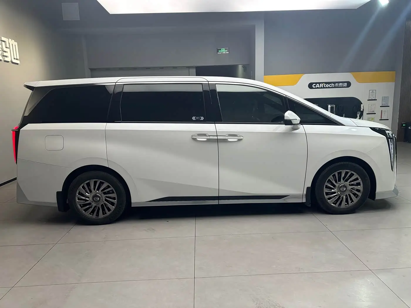 GAC Trumpchi Trumpchi M8 2023 — Photo 8/20