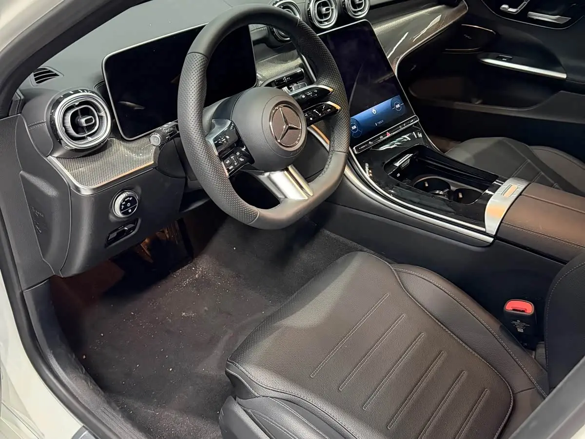 Mercedes-Benz C-Class 2025 — Фото 8/9