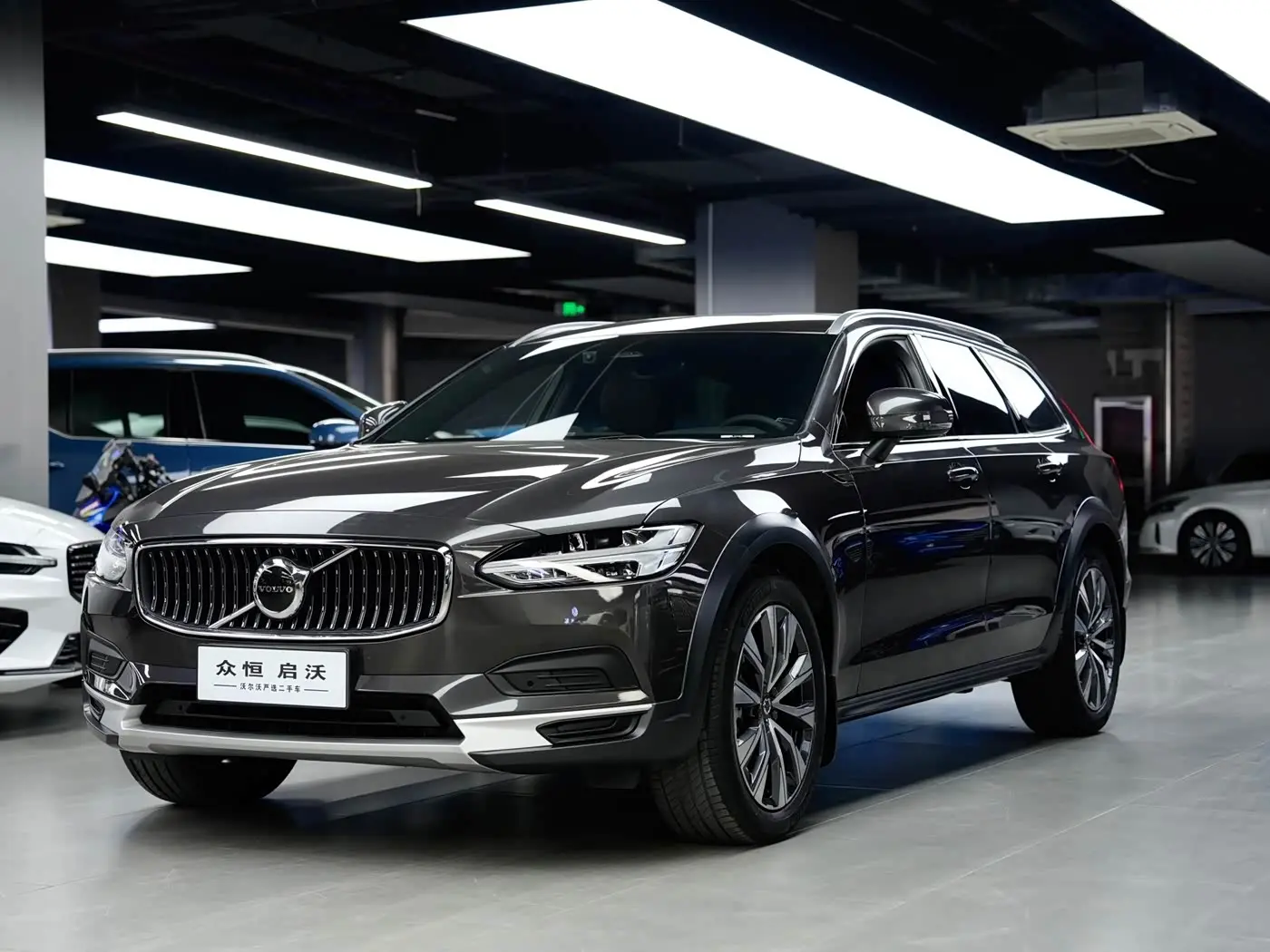 Volvo V90 2023 — Фото 1/20