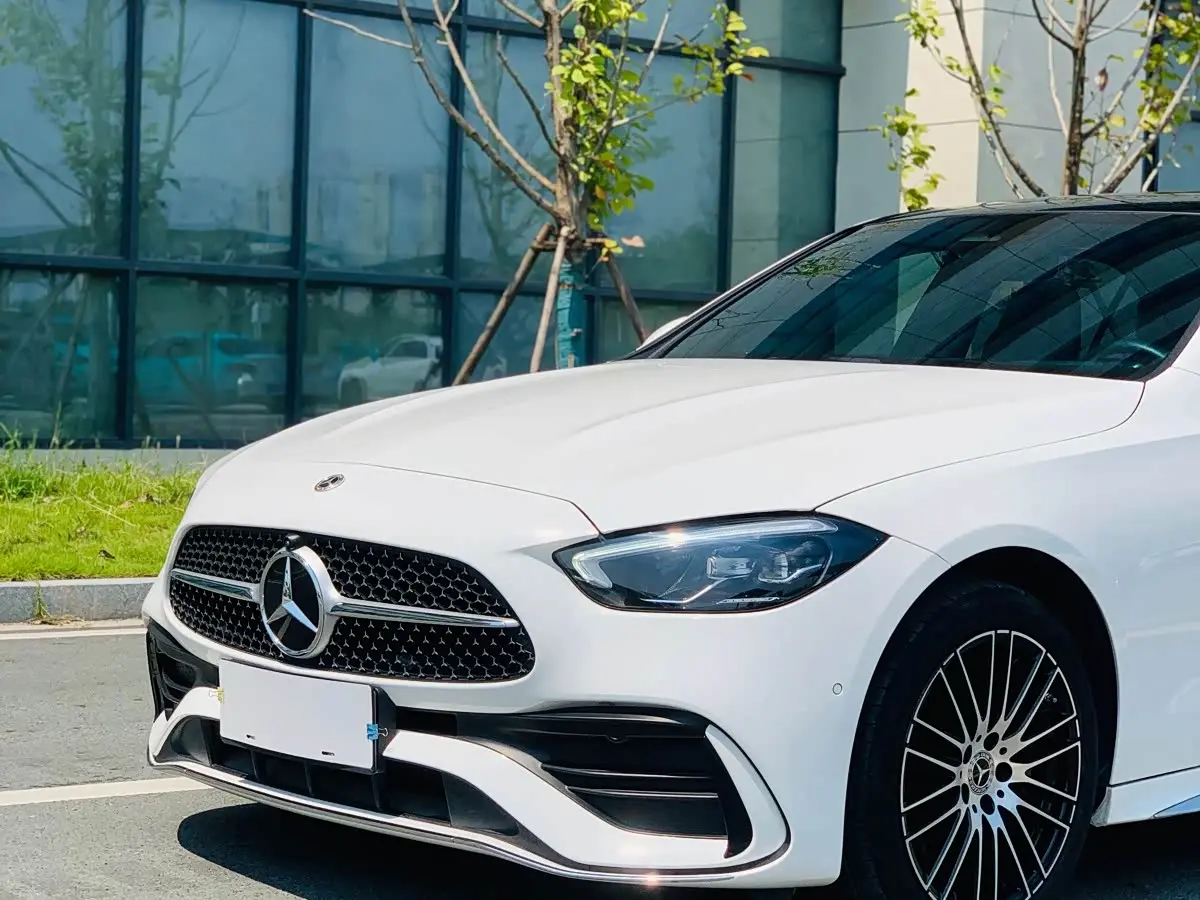 Mercedes-Benz C-Class 2024 — Photo 9/20