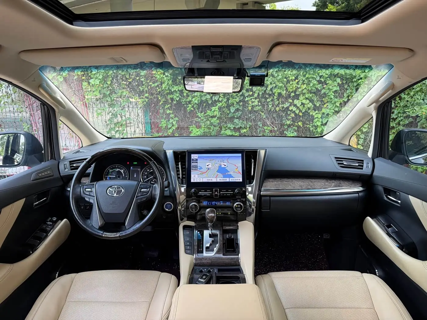 Toyota Vellfire 2022 — Photo 6/11