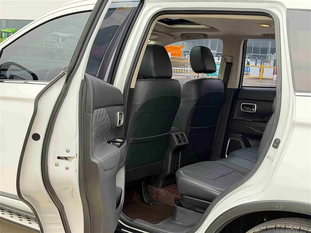 Mitsubishi Outlander 2021 — Photo 8/17