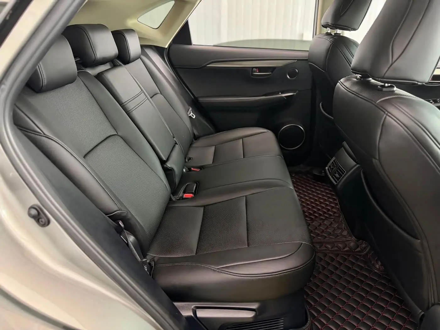 Lexus NX 2018 — Photo 17/20