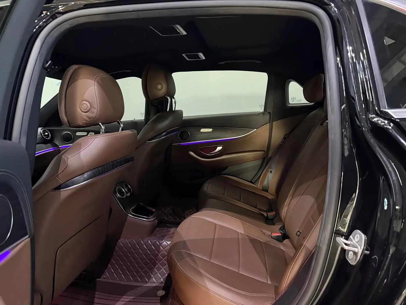 Mercedes-Benz E-Class 2022 — Photo 8/19