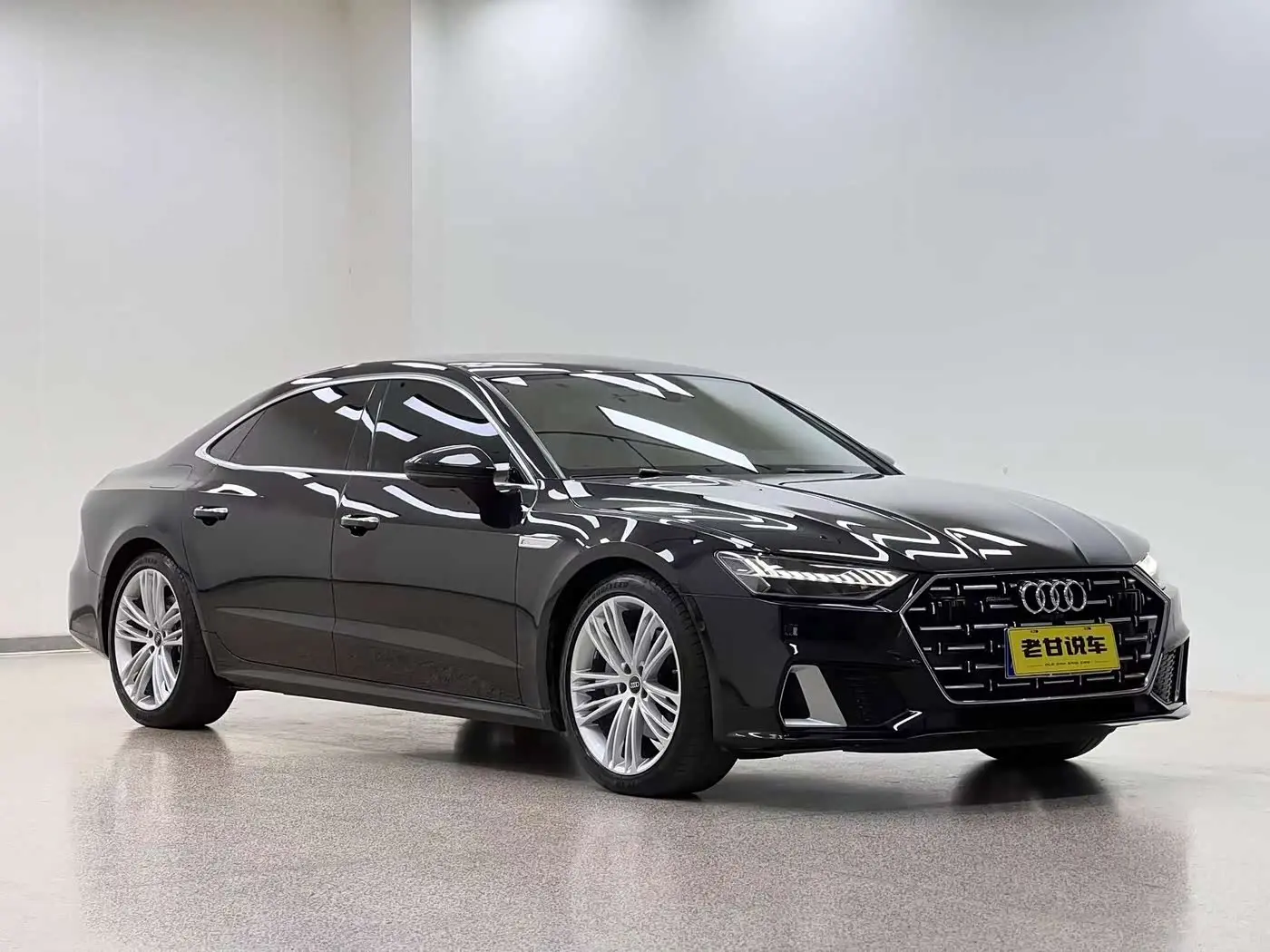 Audi A7L 2024 — Фото 4/20