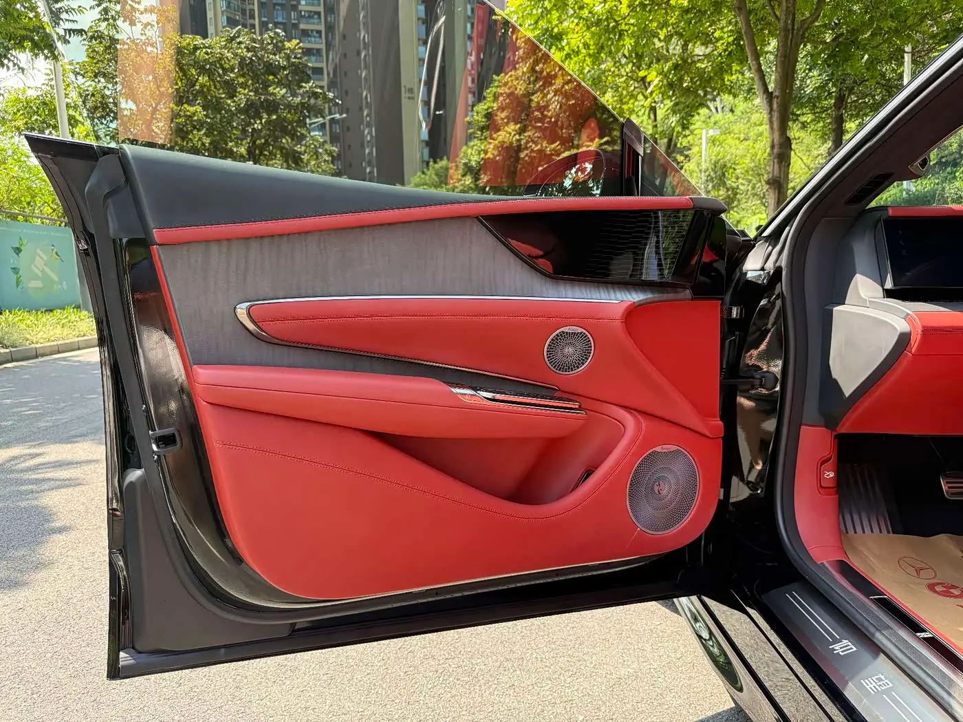 Yangwang U7 2025 — Фото 9/18