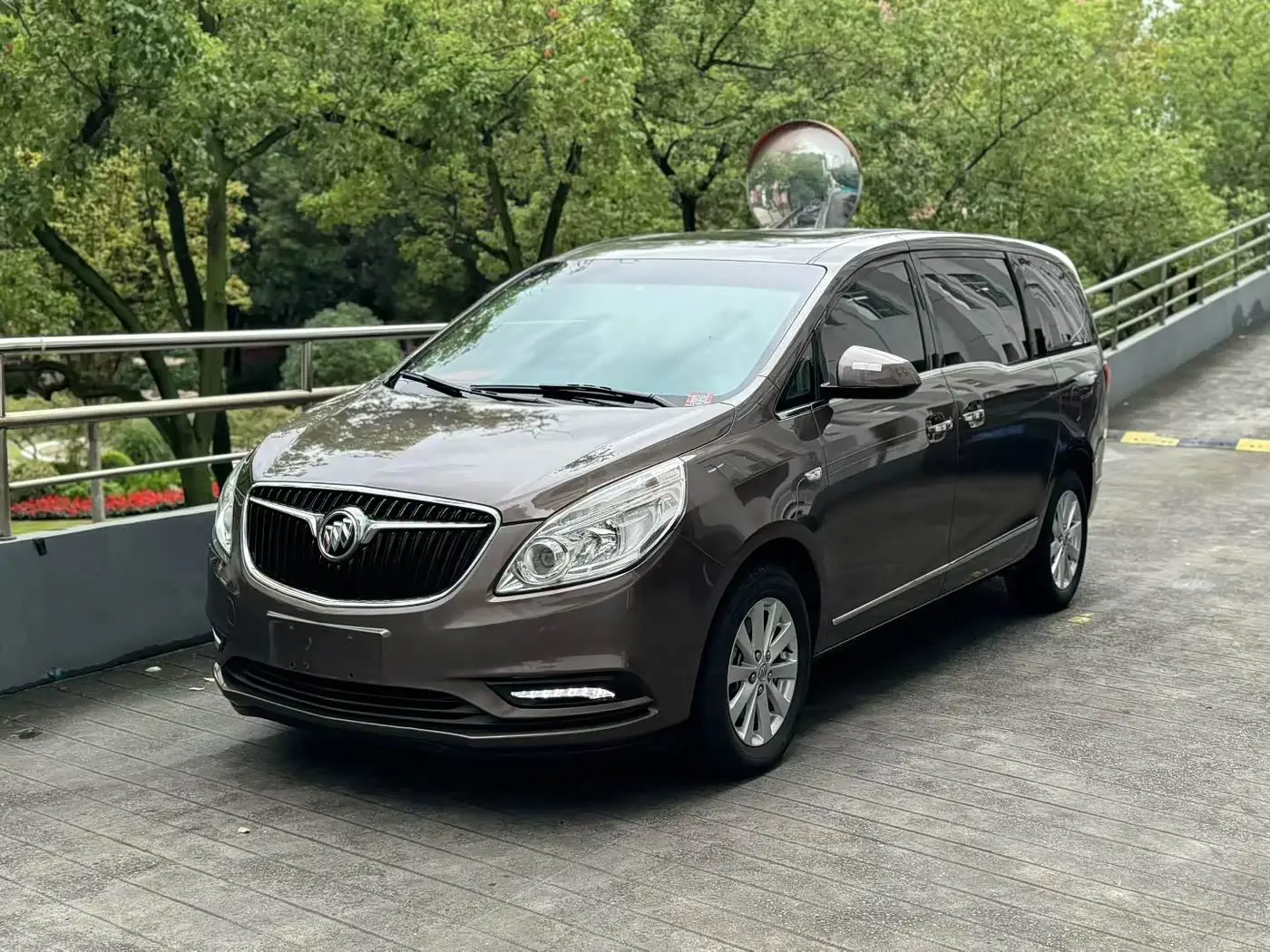 Buick GL8, 2017