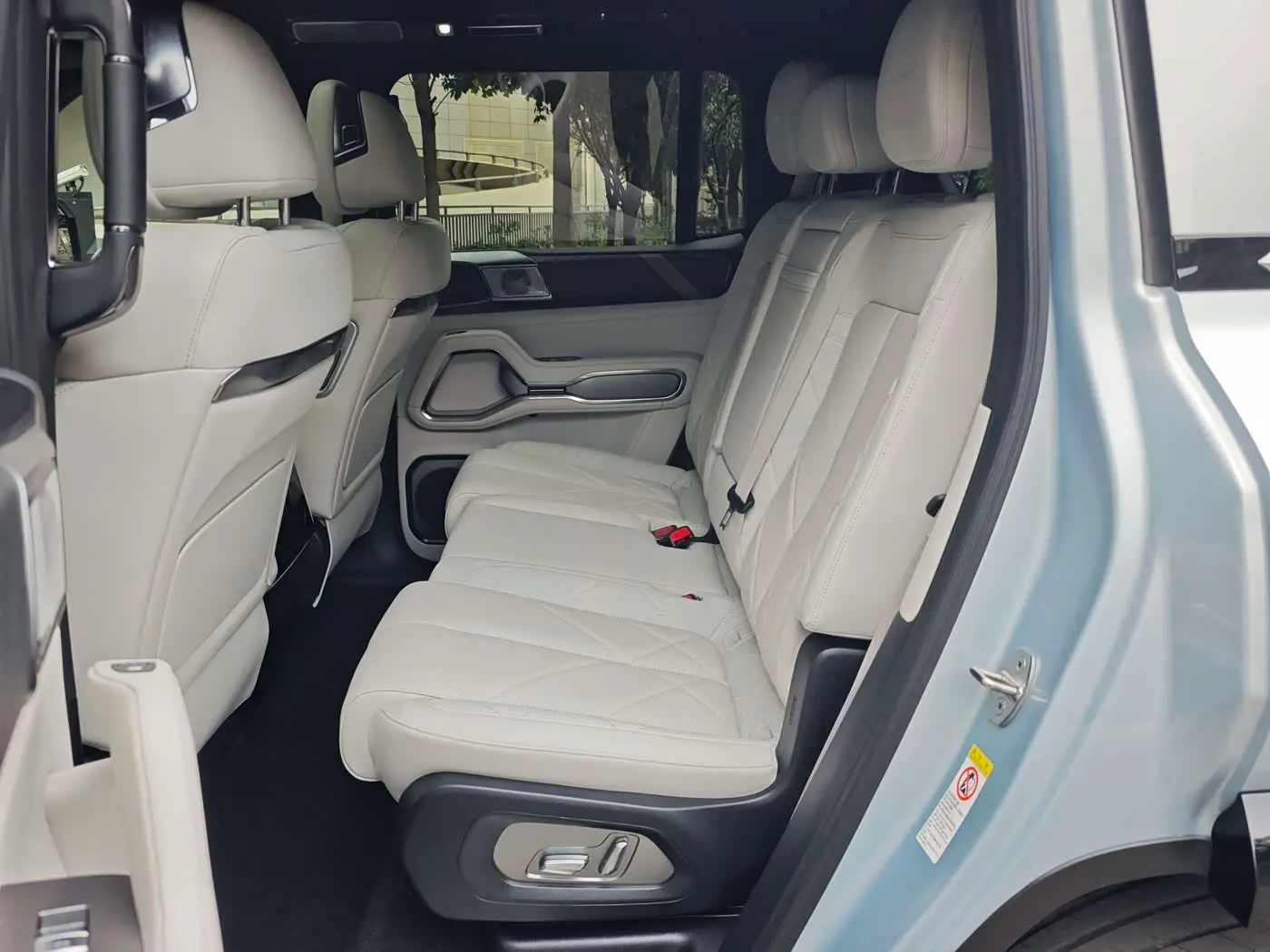 Fang Cheng Bao Leopard 8 2025 — Photo 11/16