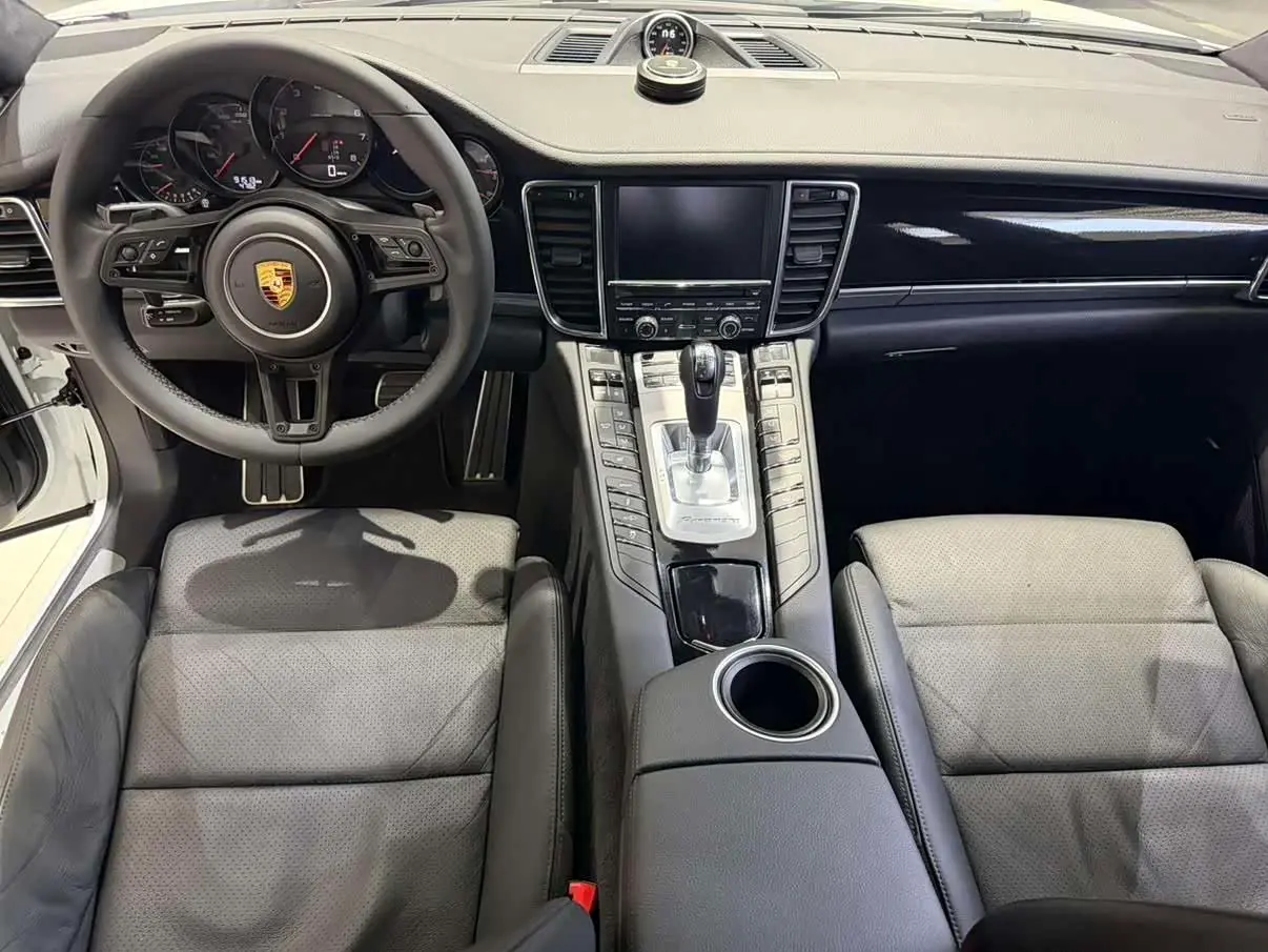 Porsche Panamera 2014 — Photo 8/20