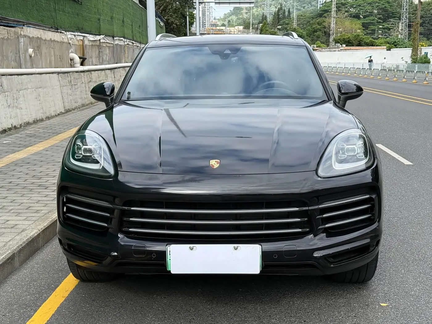 Porsche Cayenne New Energy 2019 — Photo 2/14