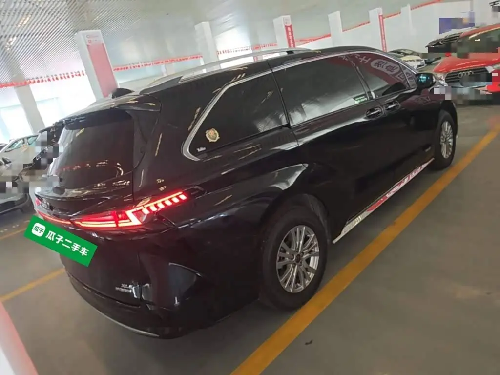 Toyota Sienna 2022 — Photo 7/20