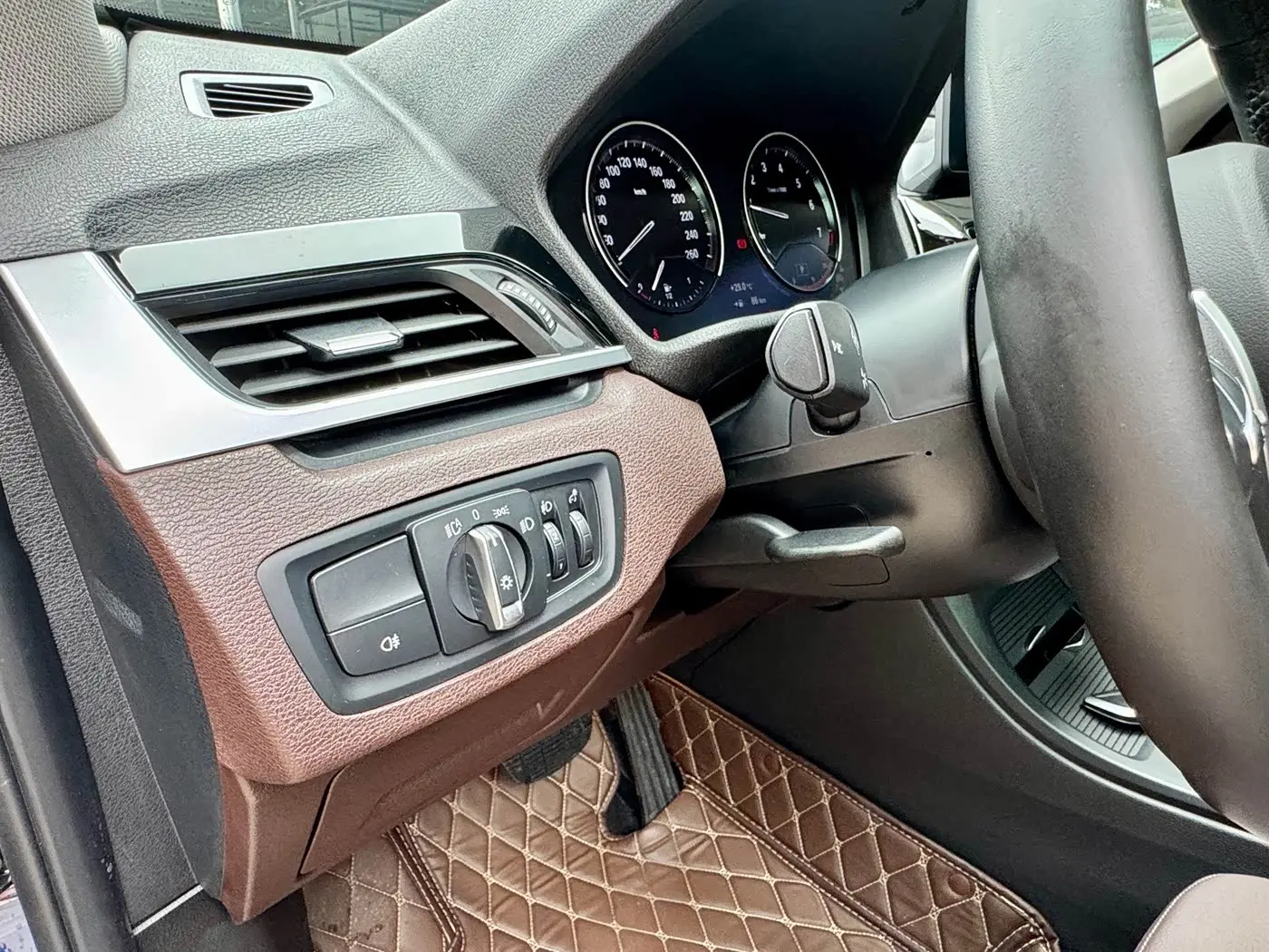 BMW X1 2021 — Фото 16/20