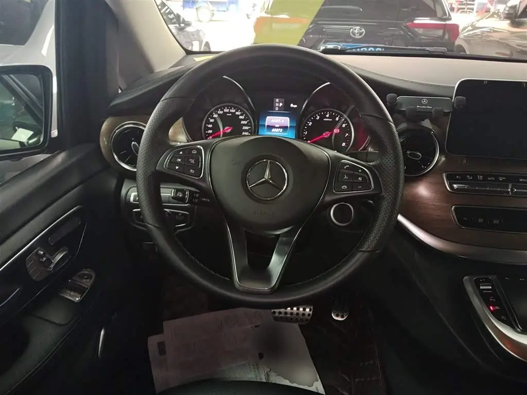 Mercedes-Benz V-Class 2020 — Photo 11/20