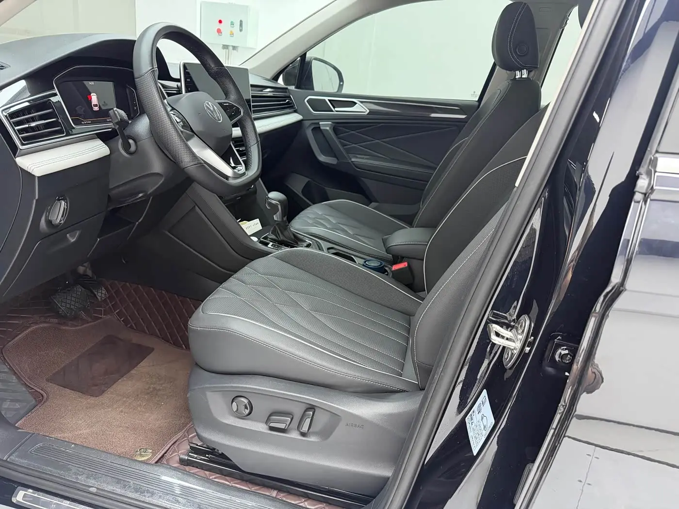Volkswagen Tiguan L 2023 — Фото 10/14