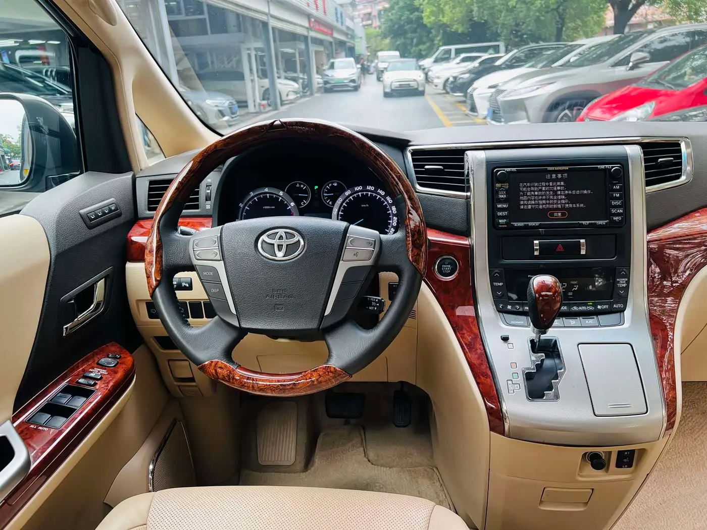 Toyota Alphard 2011 — Photo 15/20