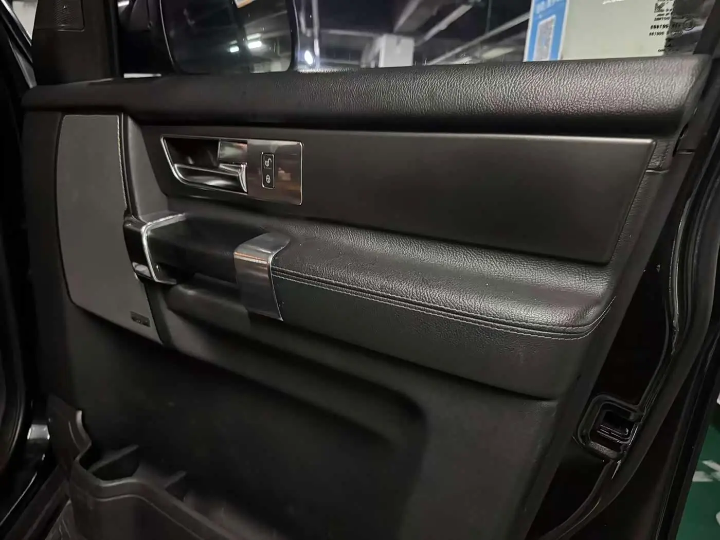 Land Rover Discovery 2012 — Фото 15/19