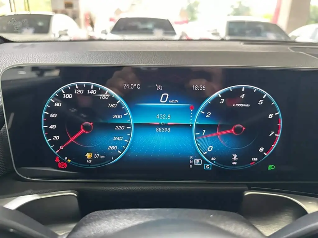 Mercedes-Benz GLB 2020 — Фото 15/20