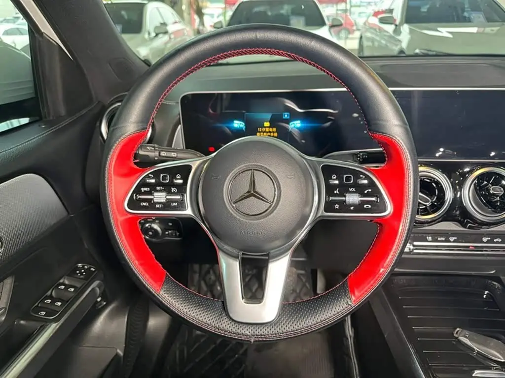 Mercedes-Benz GLB 2020 — Фото 18/20