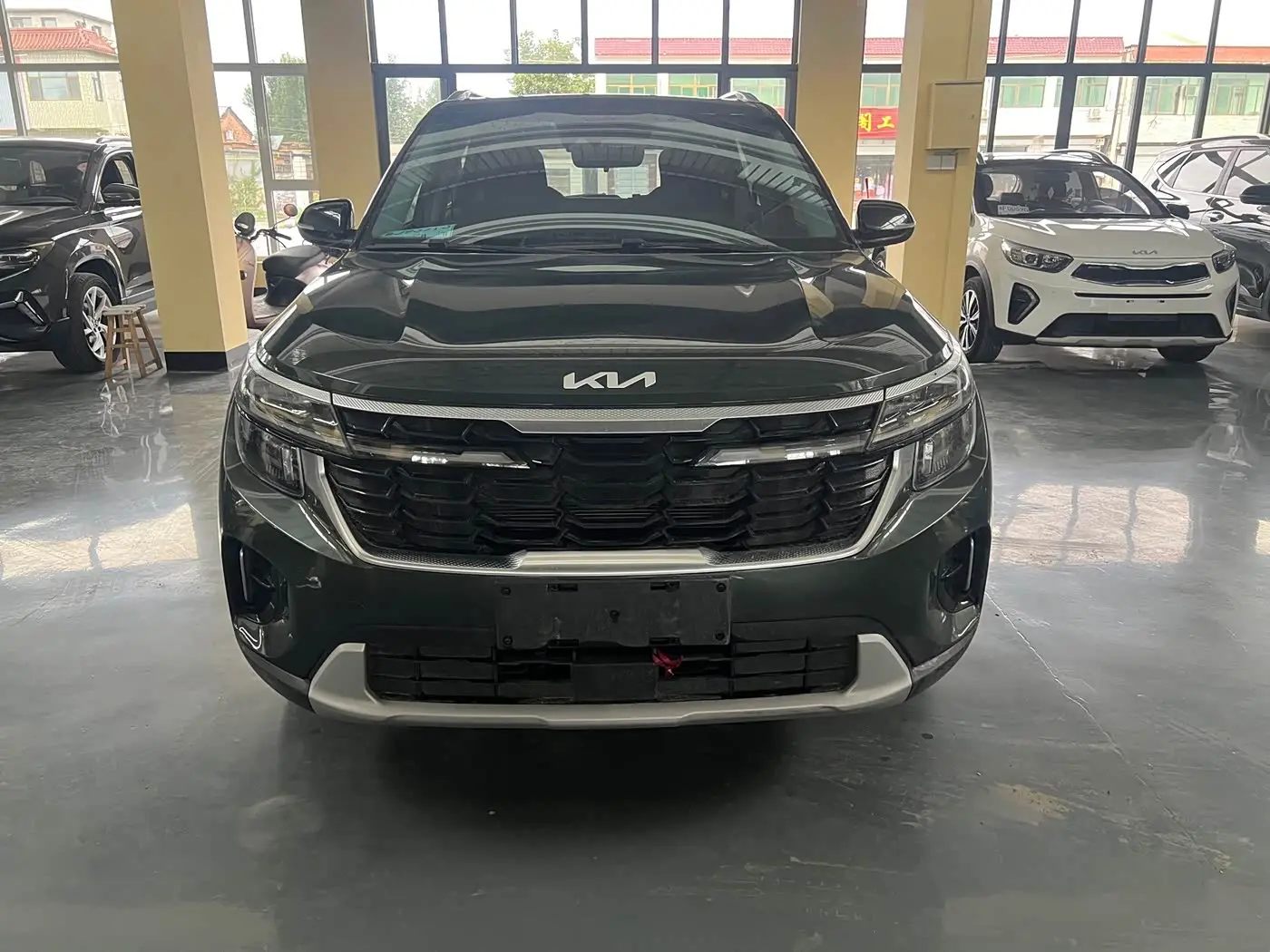 Kia Seltos 2023 — Şəkil 2/19