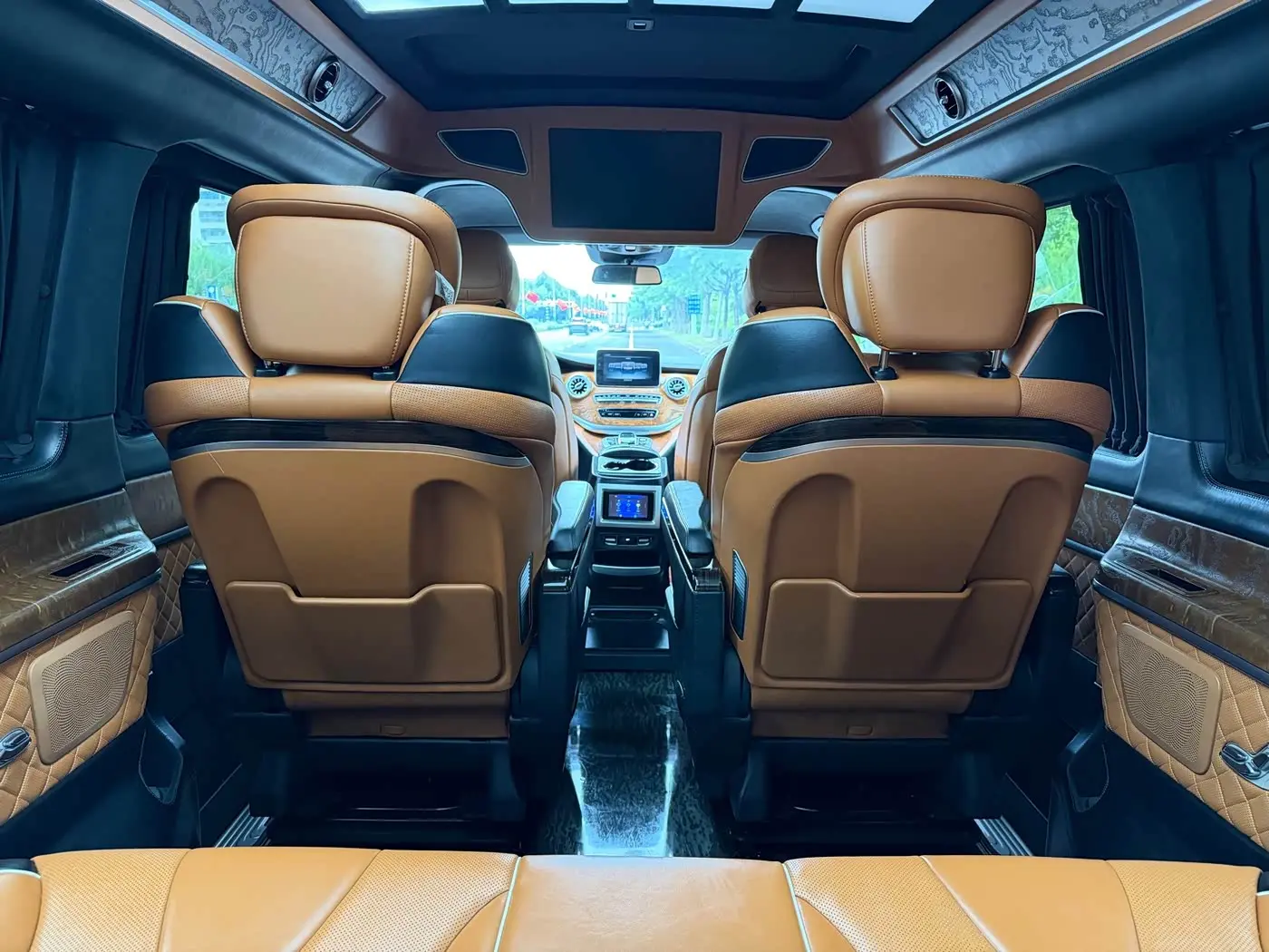 Mercedes-Benz V-Class 2020 — Photo 16/19