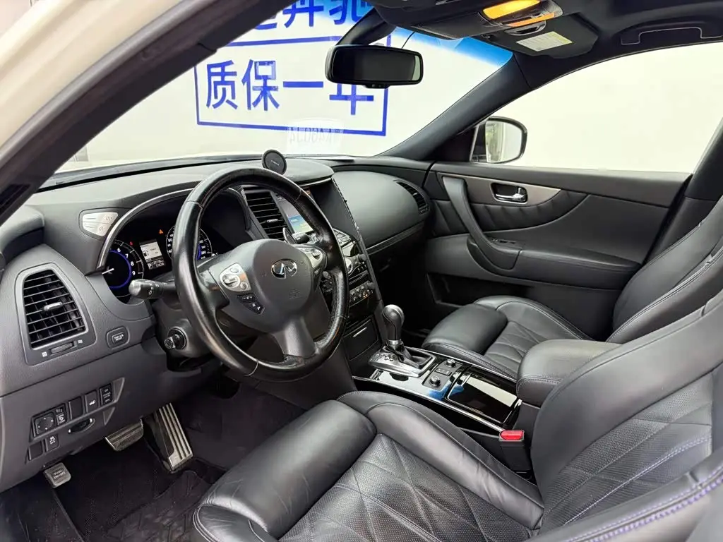 Infiniti QX70 2018 — Photo 9/17