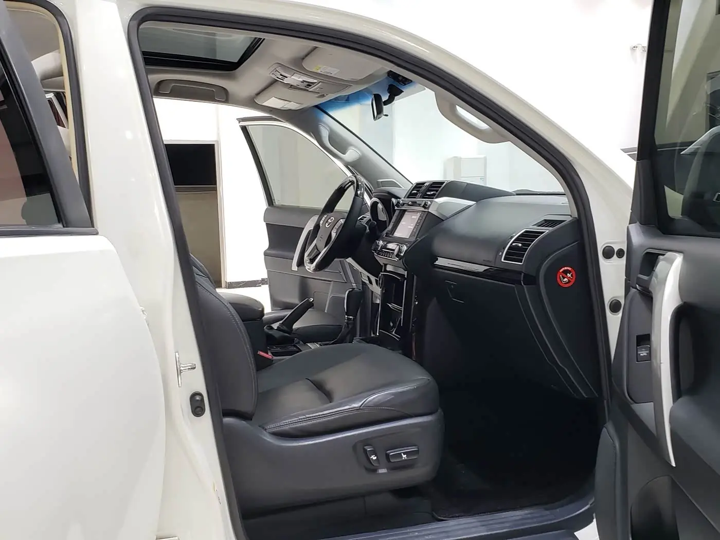 Toyota Prado 2017 — Photo 17/17