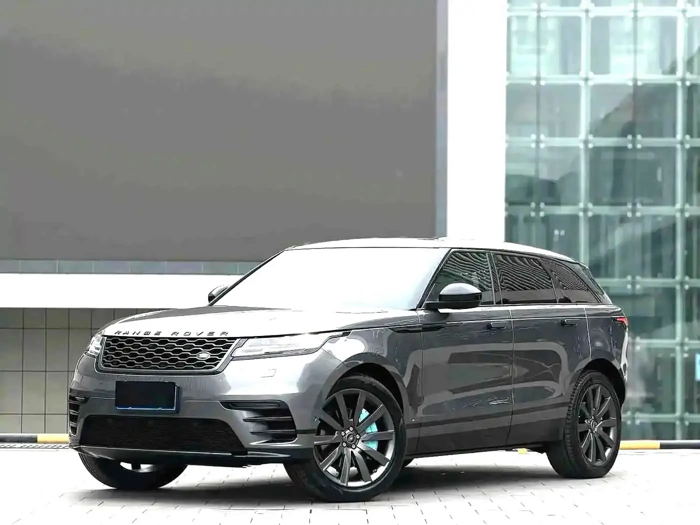 Land Rover Range Rover Velar 2018 — Фото 1/9