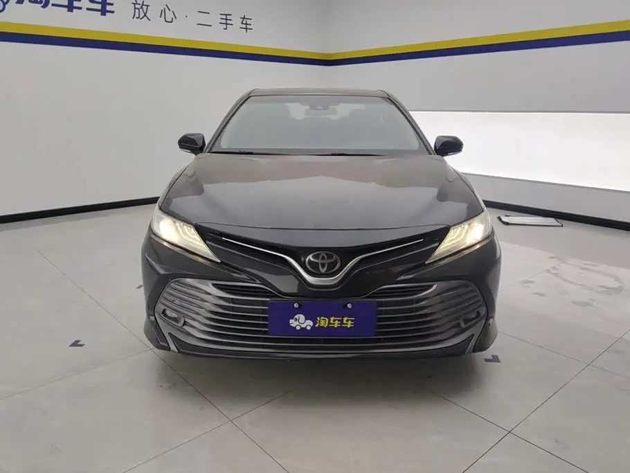 Toyota Camry 2018 — Photo 2/16