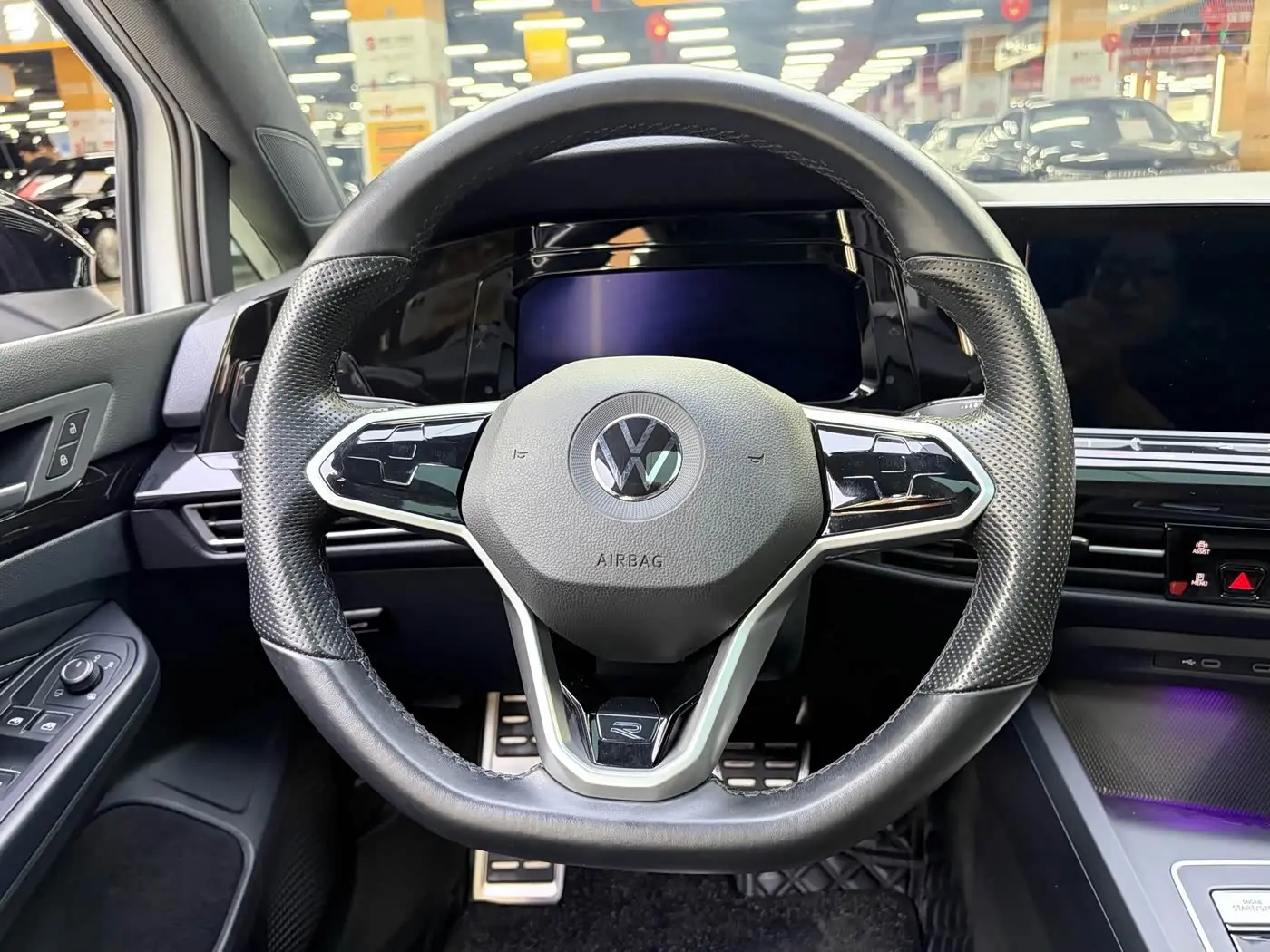 Volkswagen Golf 2021 — Photo 15/20