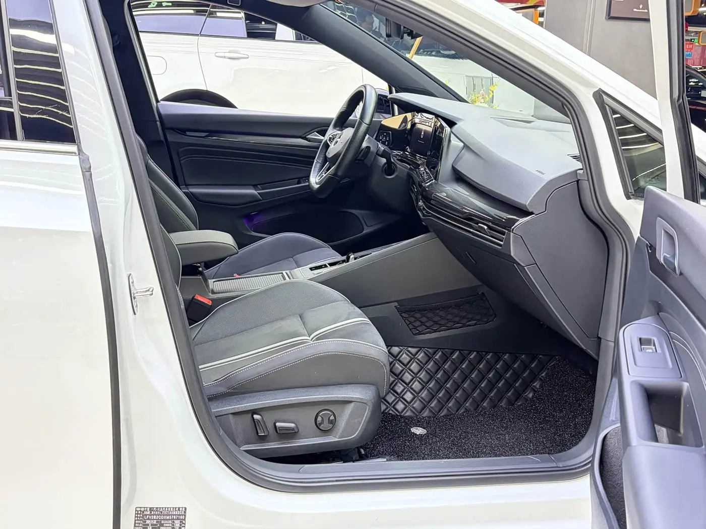 Volkswagen Golf 2021 — Photo 11/20