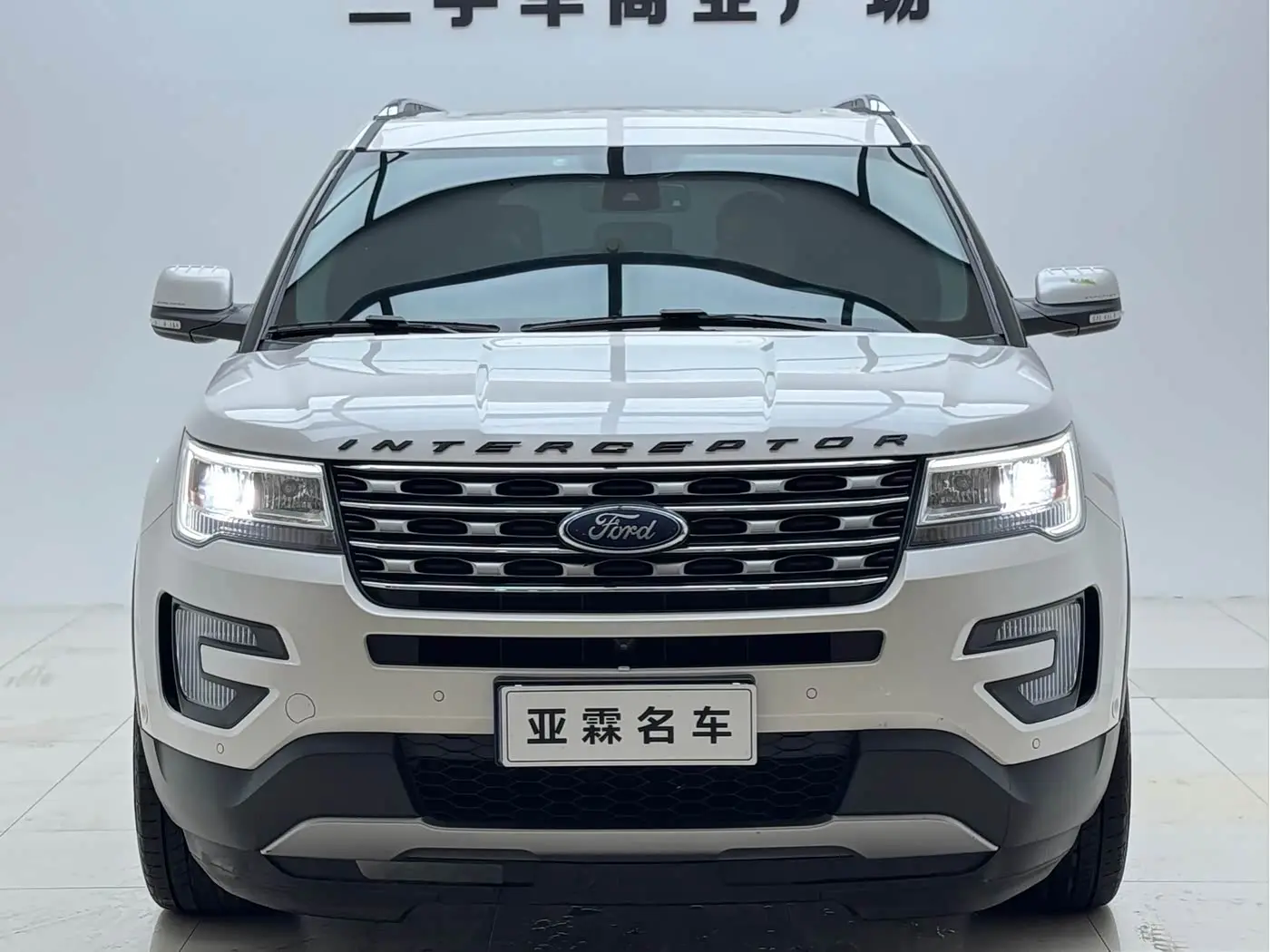 Ford Explorer 2018 — Фото 2/18